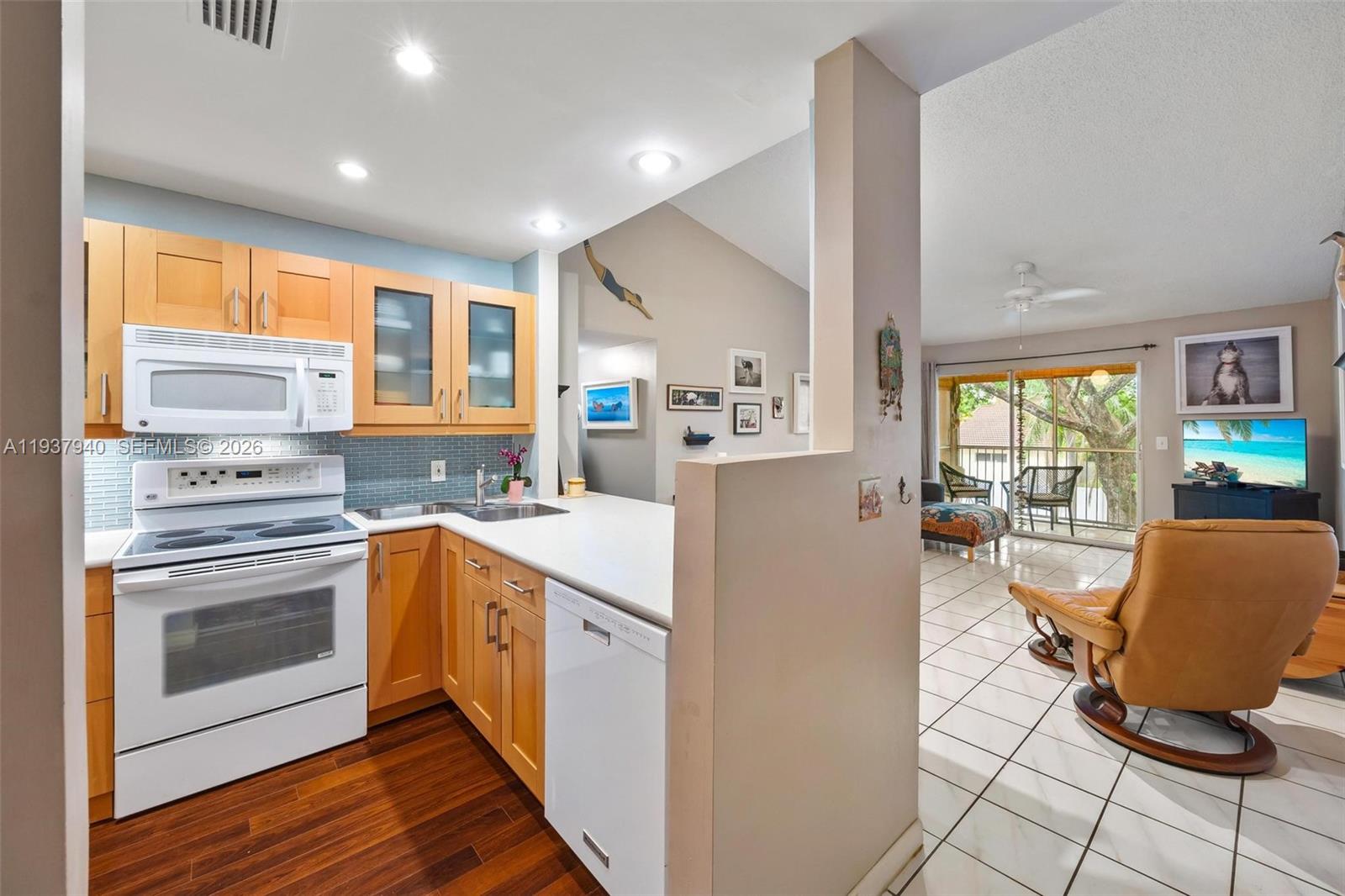 CHATEAU DE VILLE CONDO - Residential