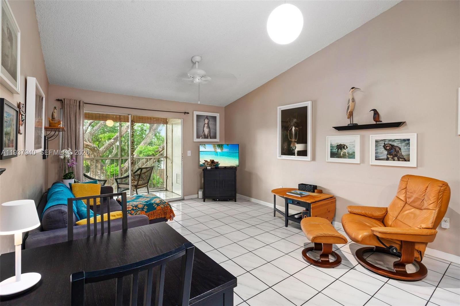 CHATEAU DE VILLE CONDO - Residential