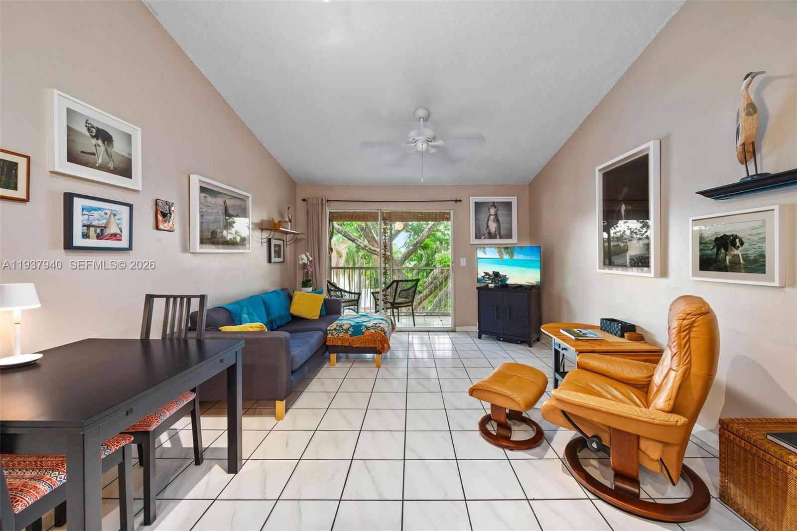 CHATEAU DE VILLE CONDO - Residential