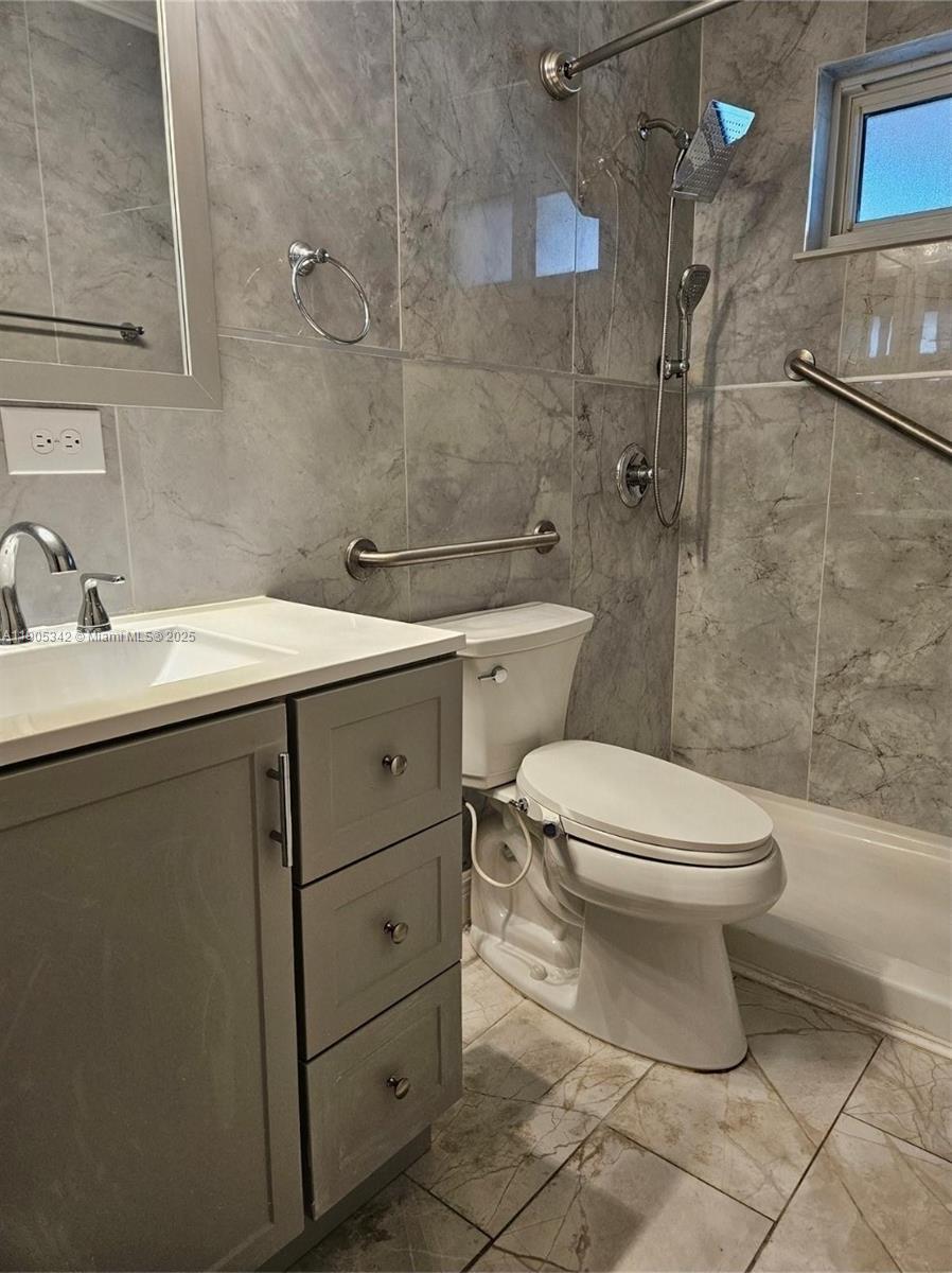 BUENAVENTURA LAKES NORTH - Residential Lease