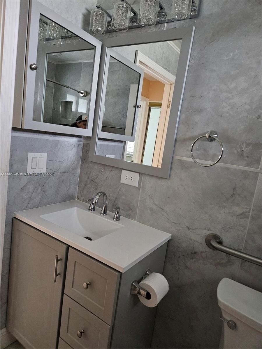 BUENAVENTURA LAKES NORTH - Residential Lease