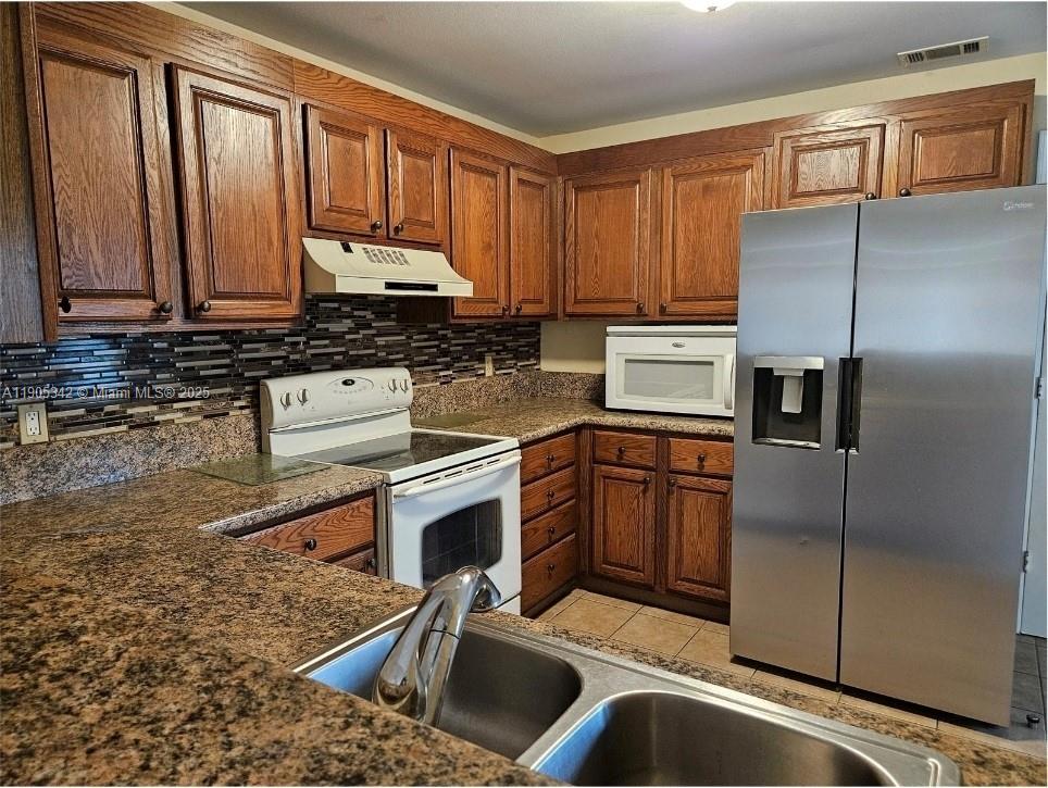 BUENAVENTURA LAKES NORTH - Residential Lease