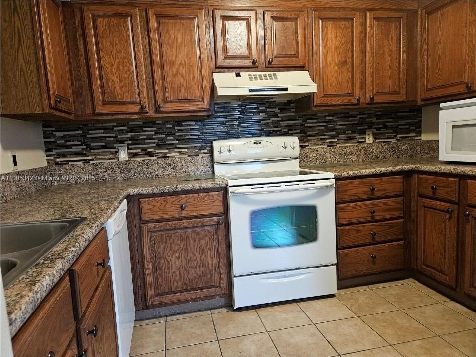 BUENAVENTURA LAKES NORTH - Residential Lease