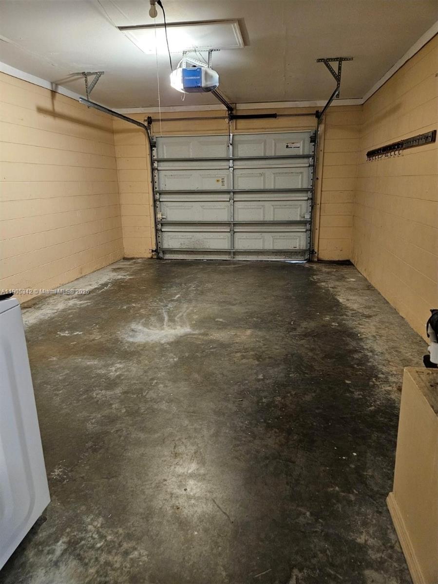 BUENAVENTURA LAKES NORTH - Residential Lease