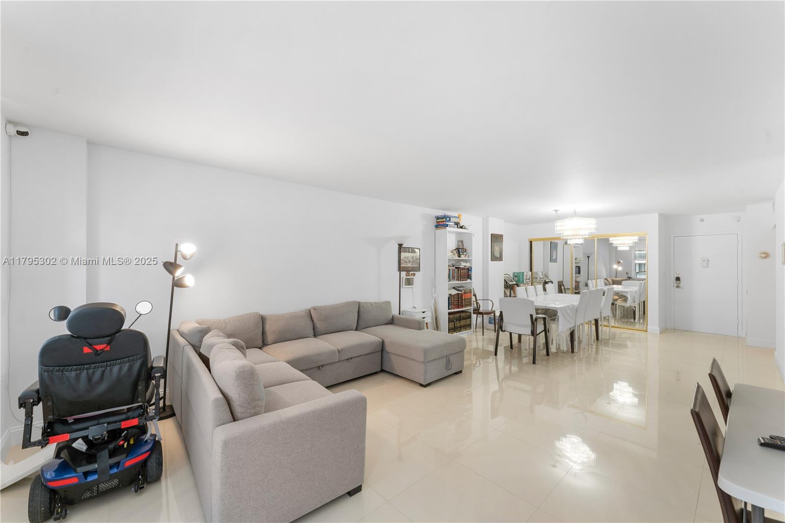 9511 Collins Ave 301