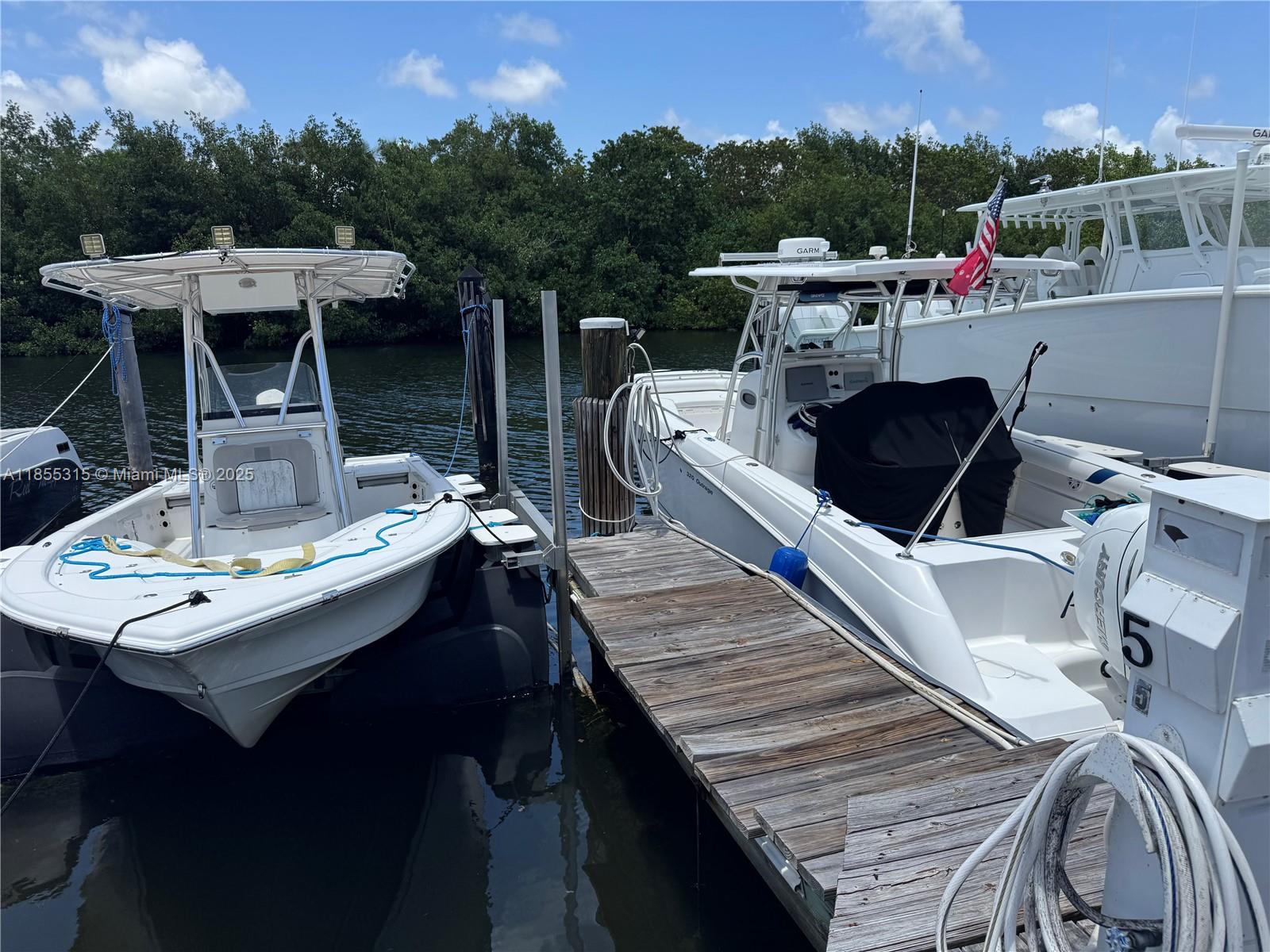 ROYAL HRB YACHT CL MARINA - Land