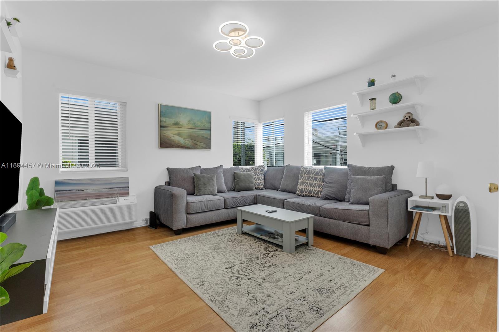 VILA MARA CONDO - Residential