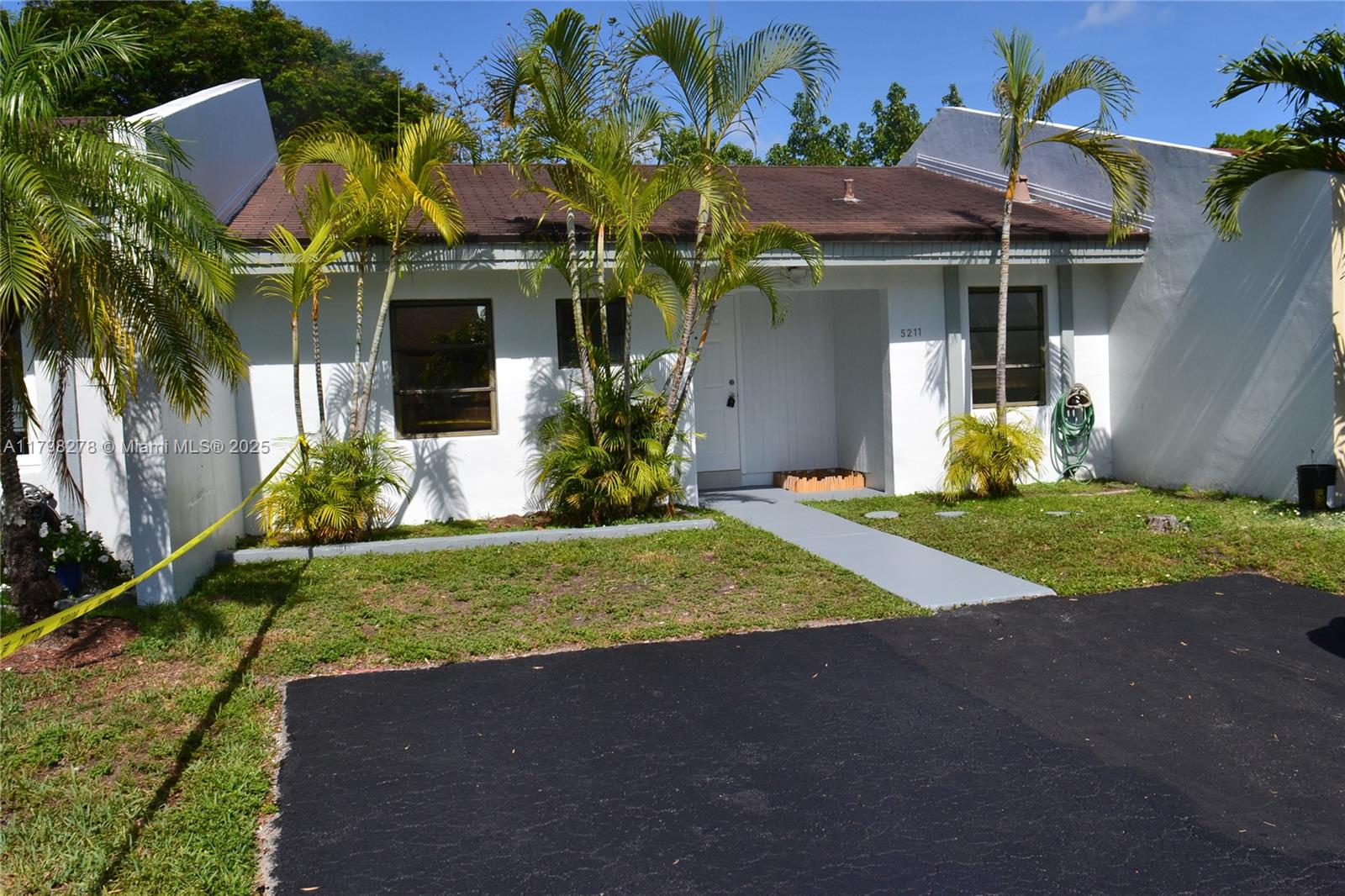 Rental Property at 5211 Sw 141st Pl X, Miami, Broward County, Florida - Bedrooms: 2 
Bathrooms: 1  - $2,500 MO.
