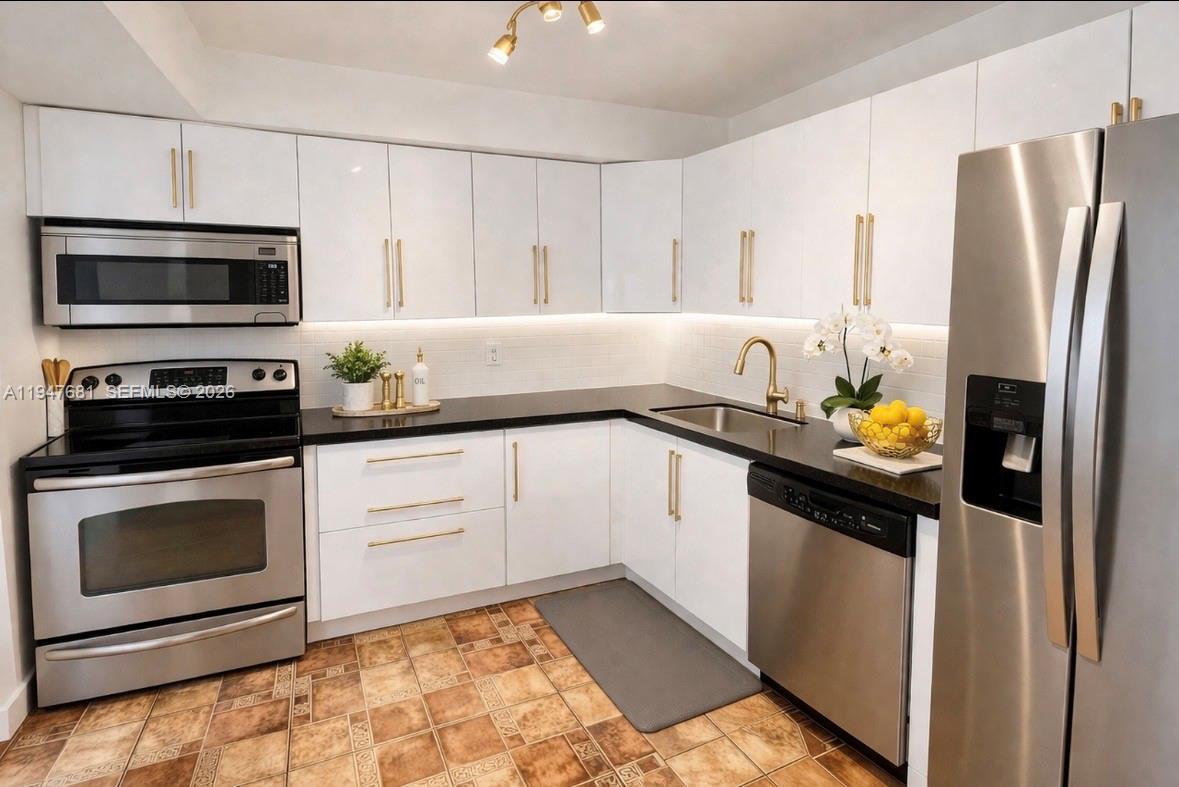 801 Three Islands Blvd 411