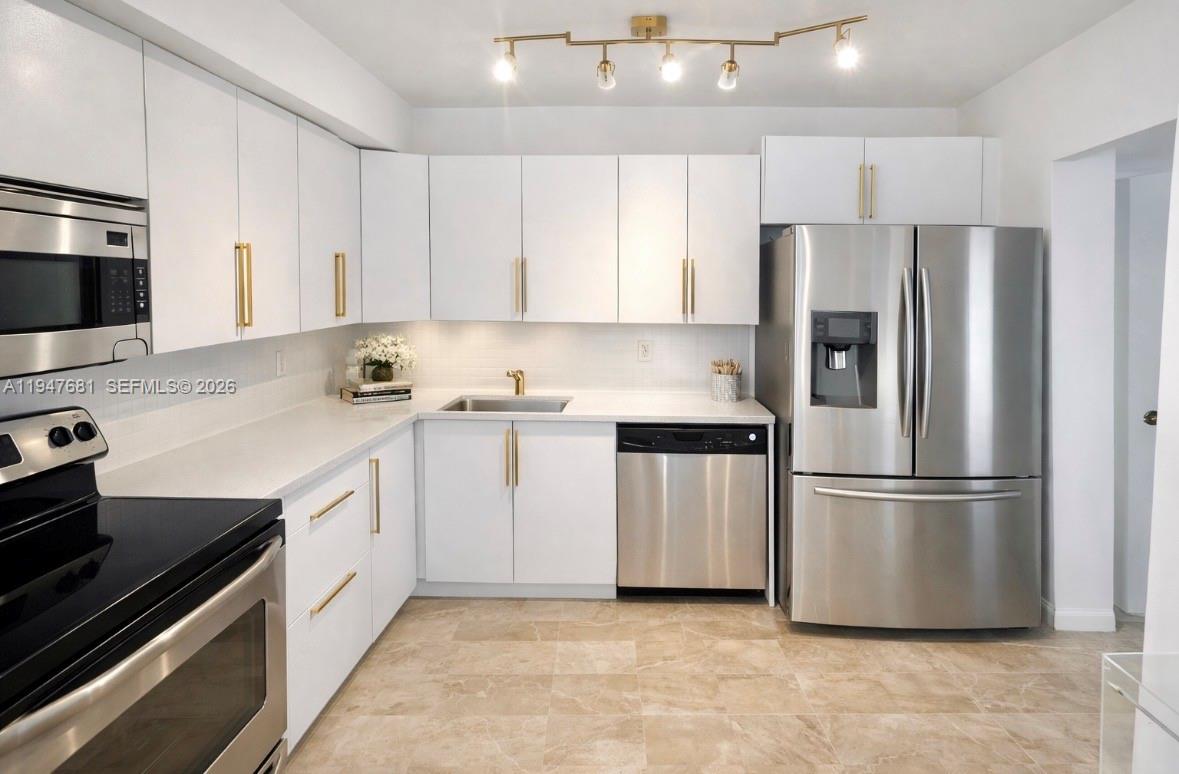 801 Three Islands Blvd 411