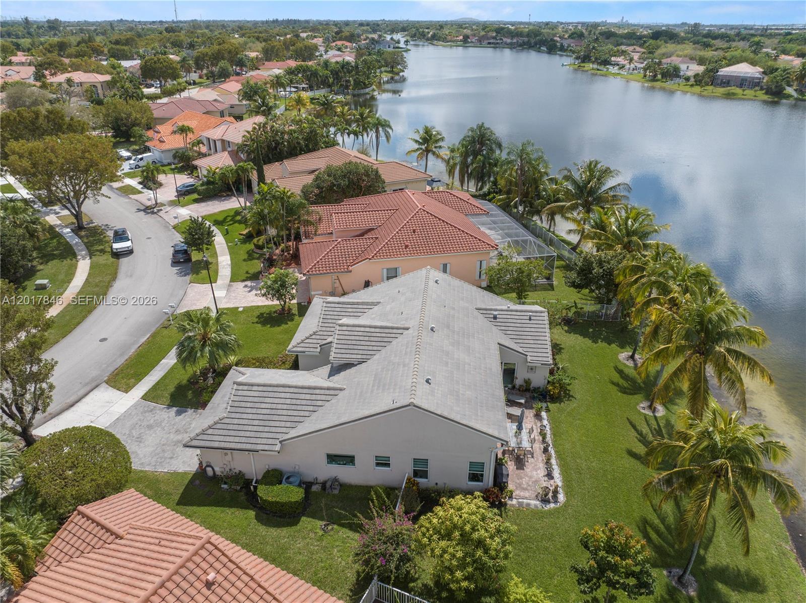 REPLAT OF COUNTRY LAKES - Residential