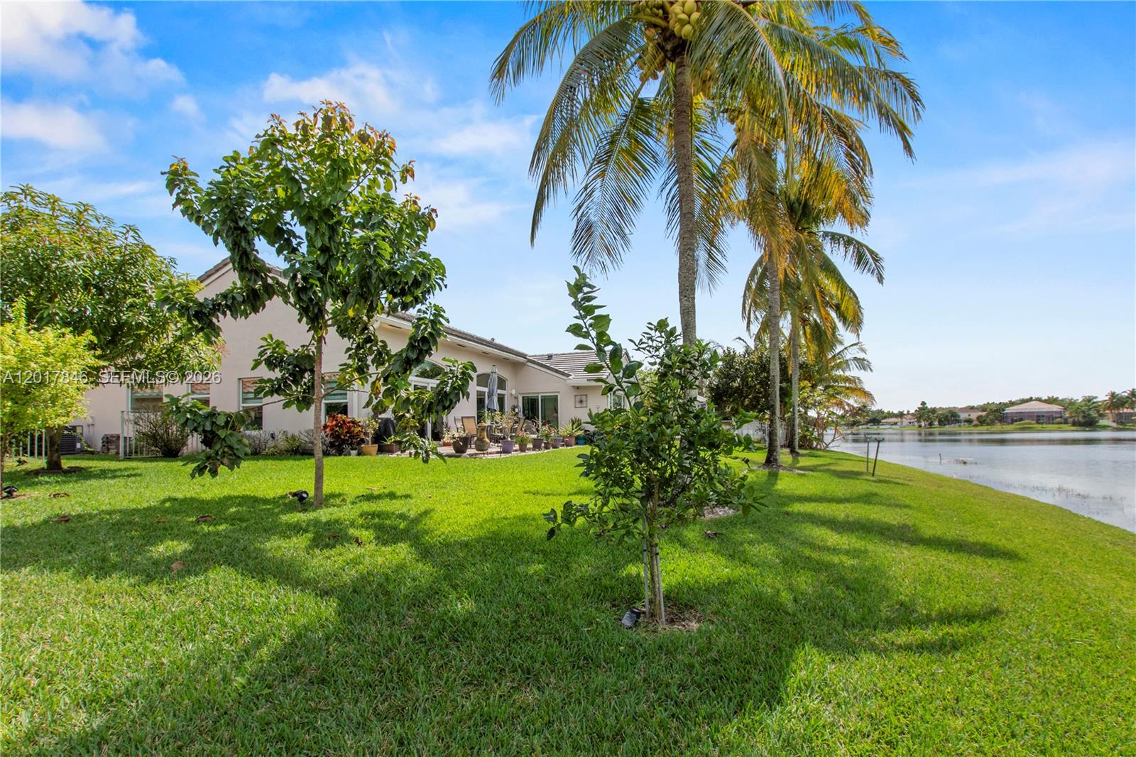 REPLAT OF COUNTRY LAKES - Residential