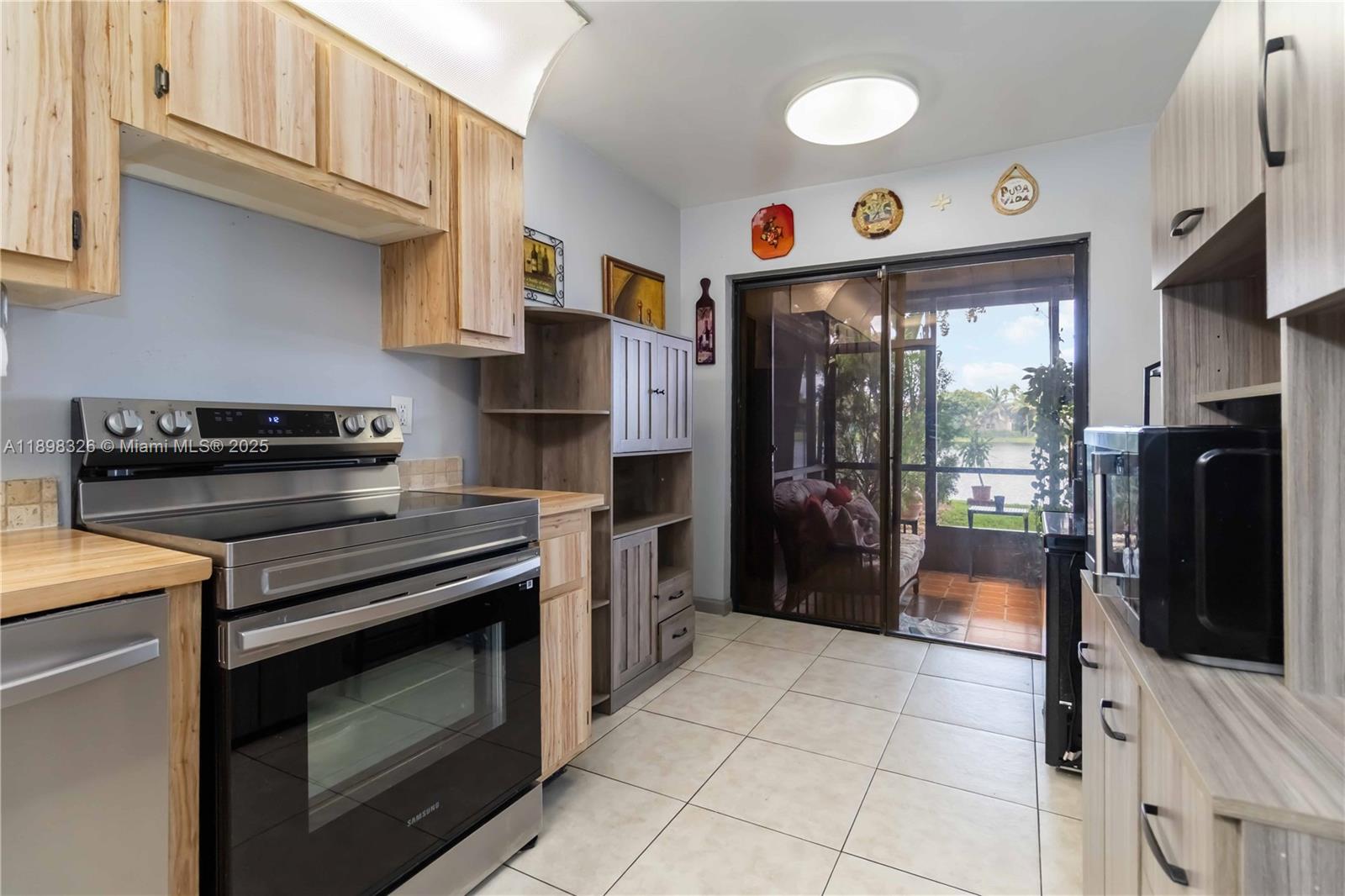 PEMBROKE POINTE SEC ONE - Residential