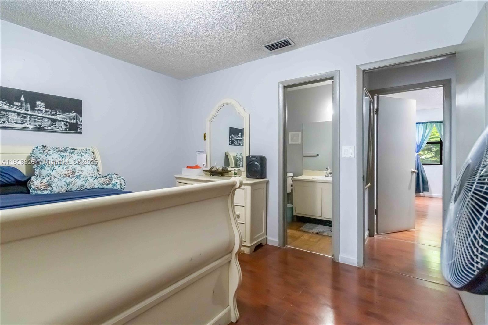 PEMBROKE POINTE SEC ONE - Residential