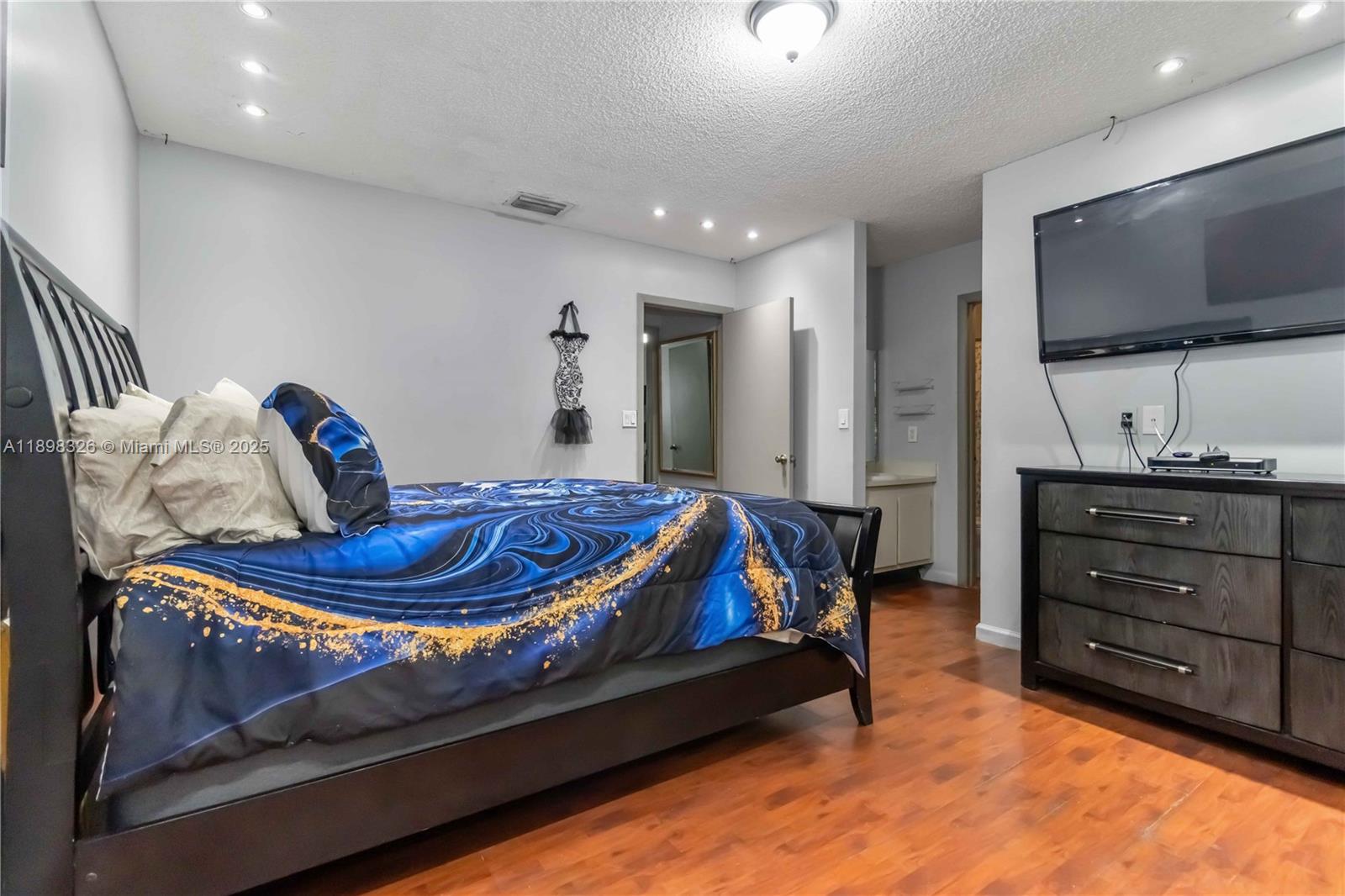 PEMBROKE POINTE SEC ONE - Residential