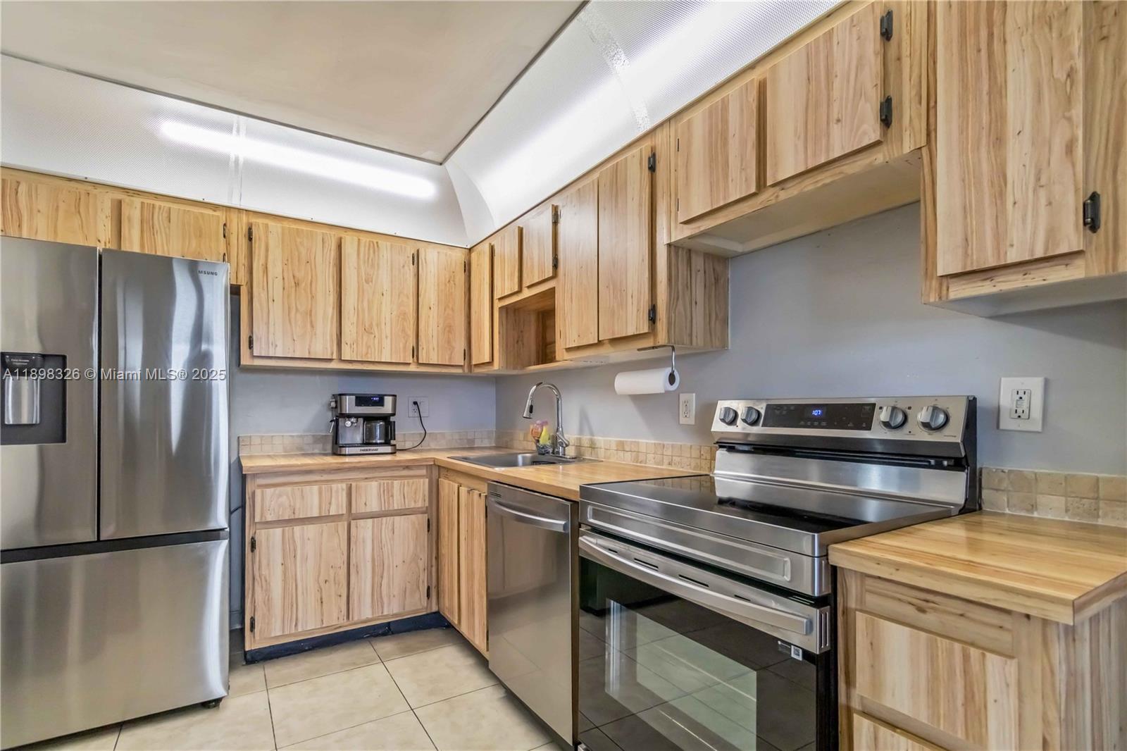 PEMBROKE POINTE SEC ONE - Residential