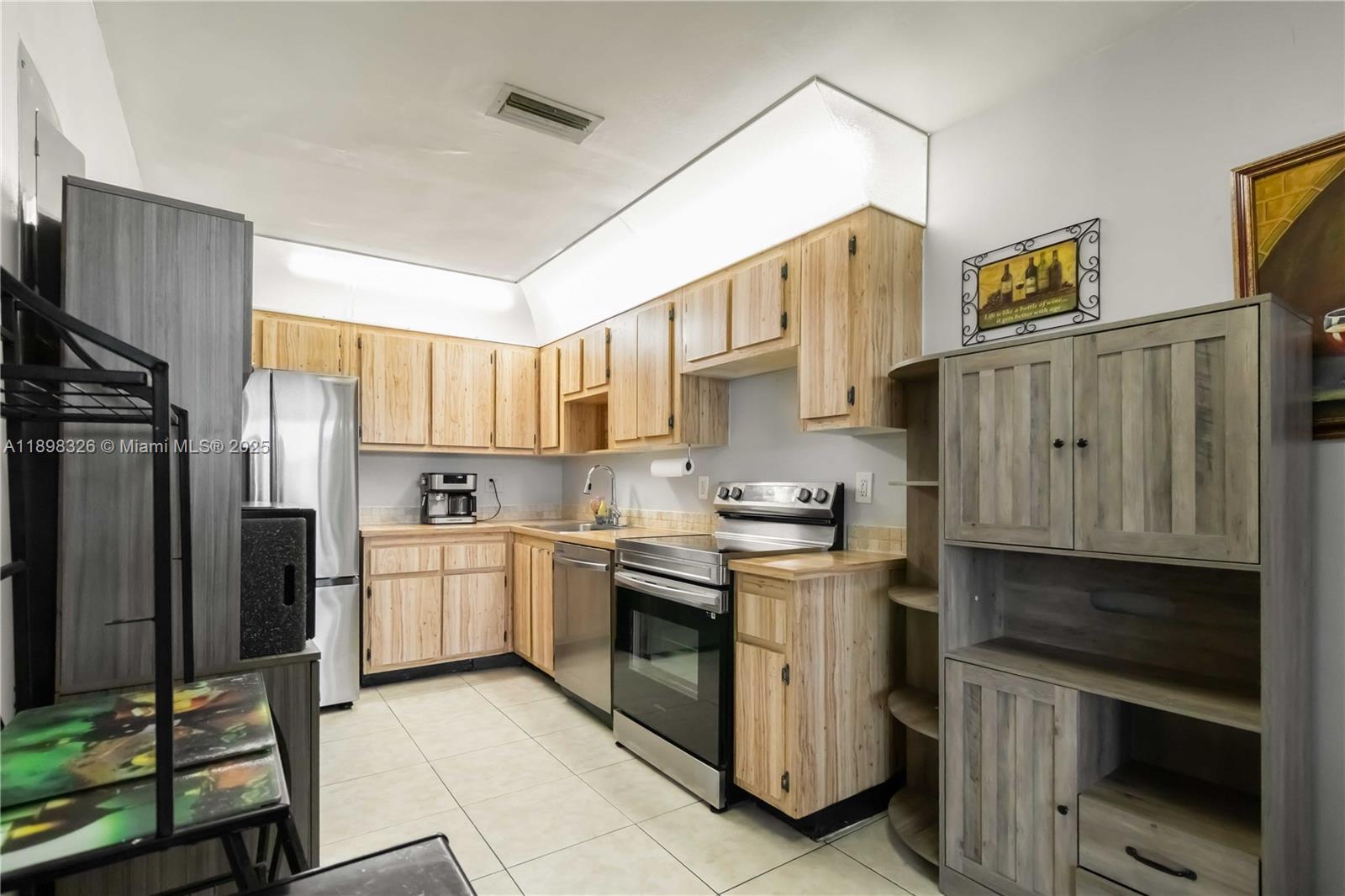 PEMBROKE POINTE SEC ONE - Residential