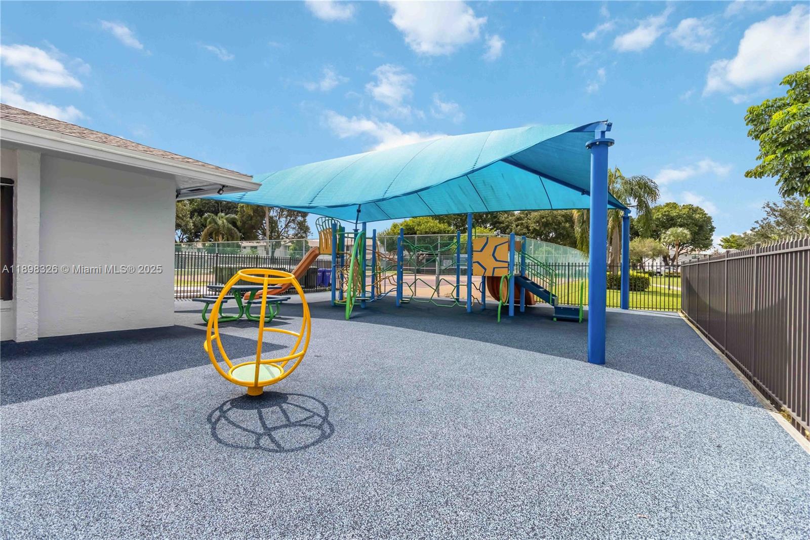 PEMBROKE POINTE SEC ONE - Residential