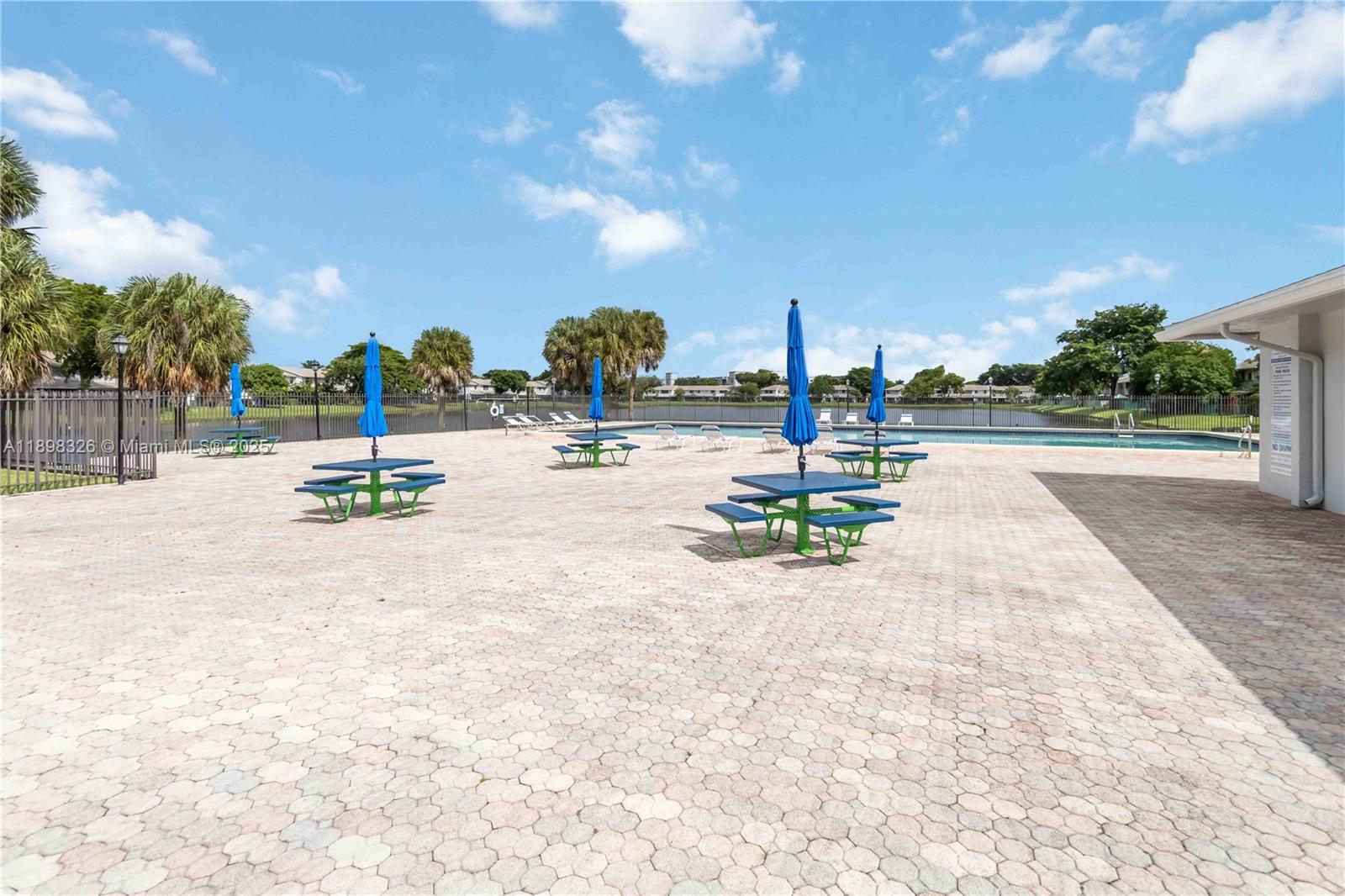PEMBROKE POINTE SEC ONE - Residential