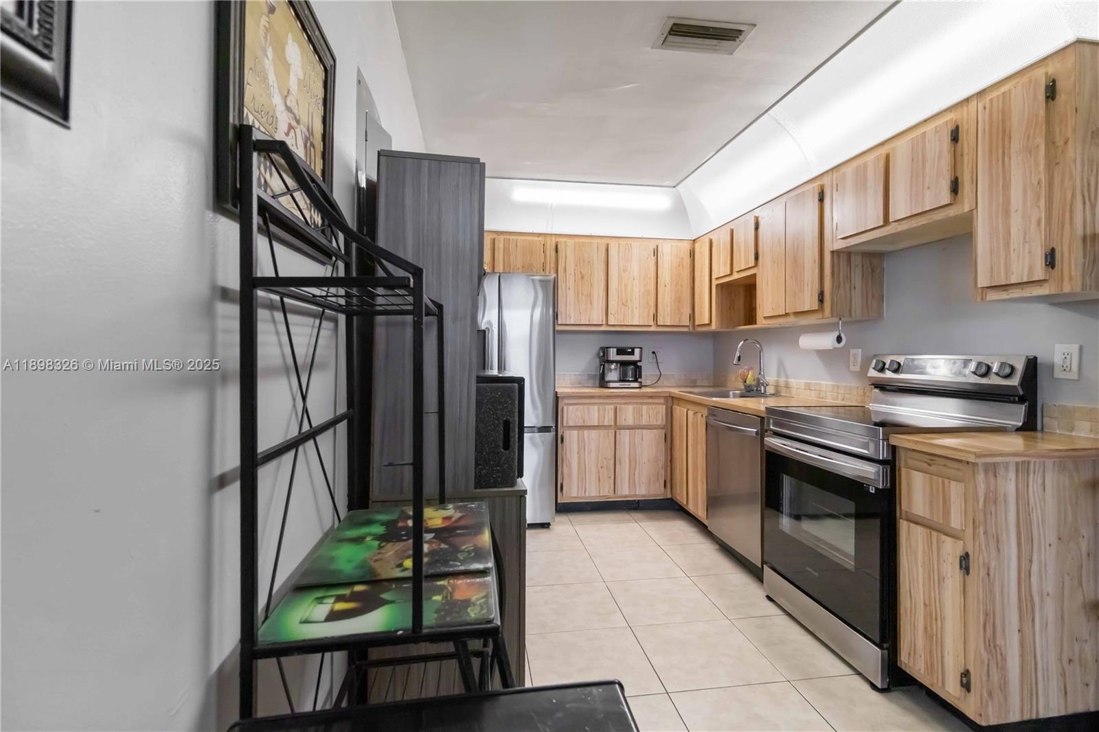 PEMBROKE POINTE SEC ONE - Residential