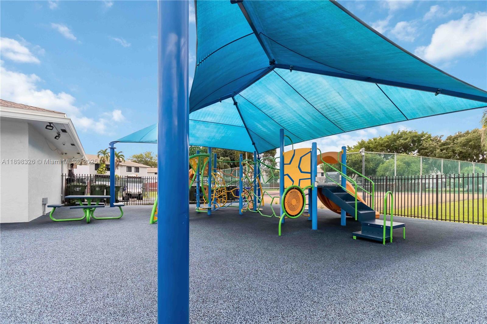 PEMBROKE POINTE SEC ONE - Residential