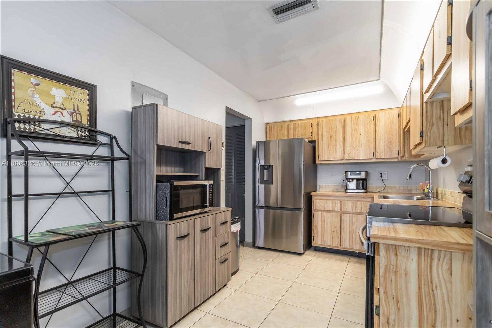 PEMBROKE POINTE SEC ONE - Residential