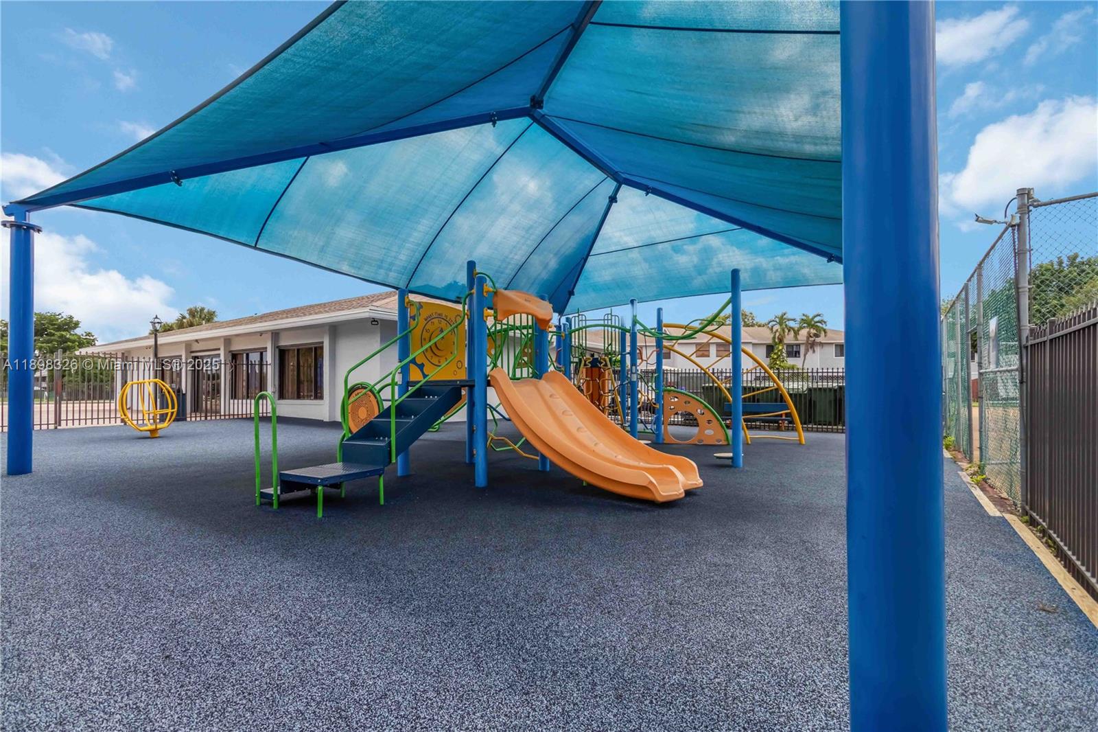 PEMBROKE POINTE SEC ONE - Residential