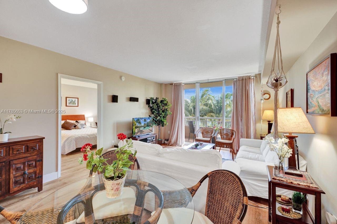 19501 W Country Club Dr 402