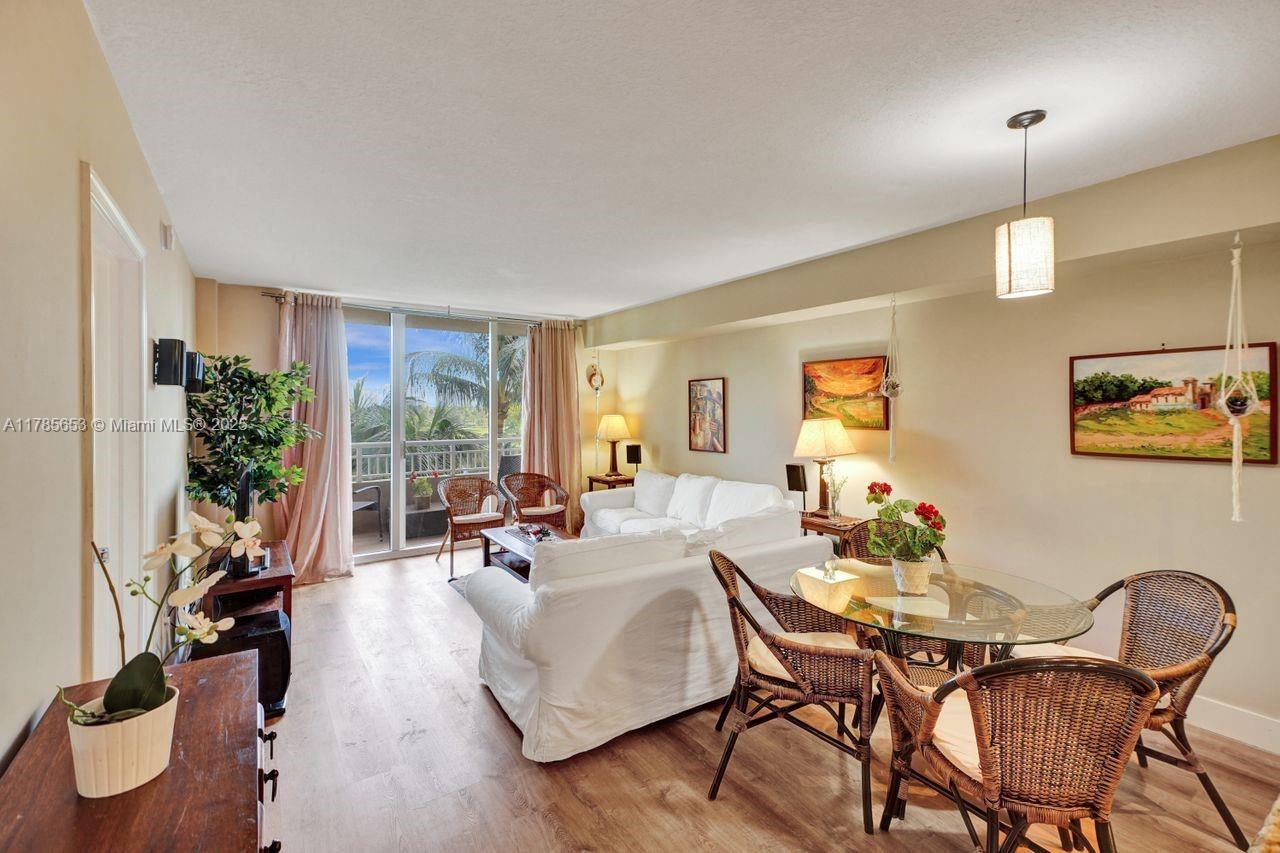 19501 W Country Club Dr 402