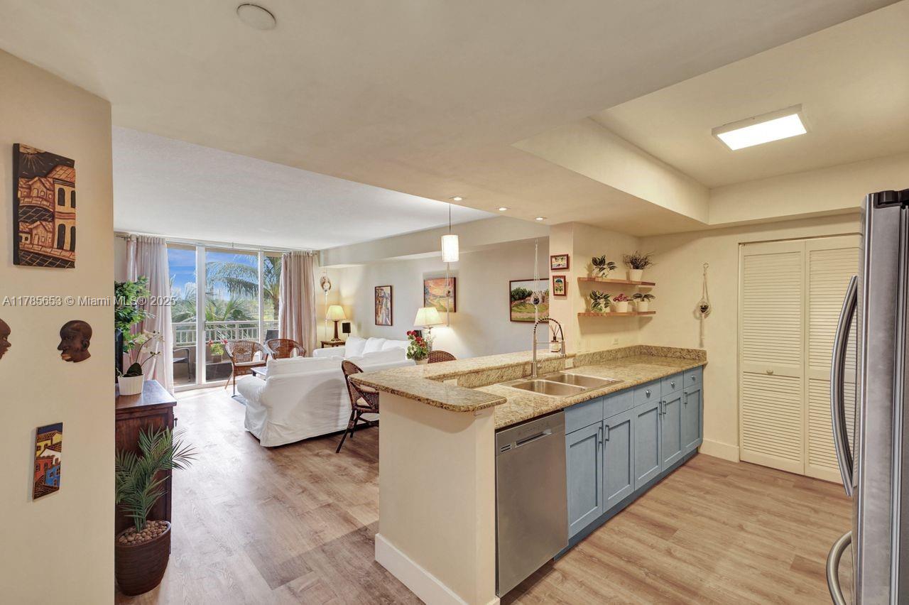 19501 W Country Club Dr 402