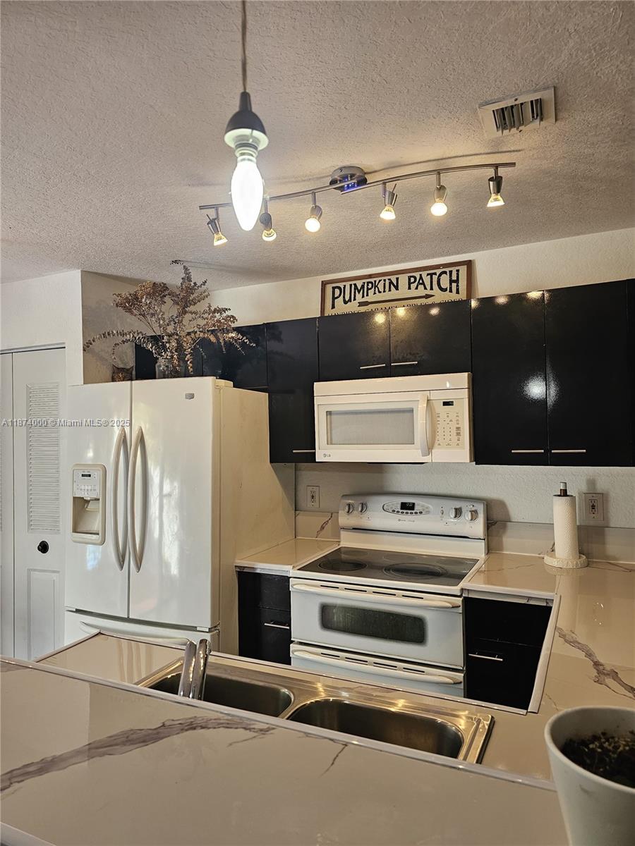 WASHINGTON COURT VILLAS - Residential