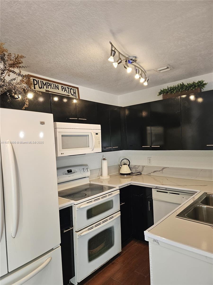 WASHINGTON COURT VILLAS - Residential