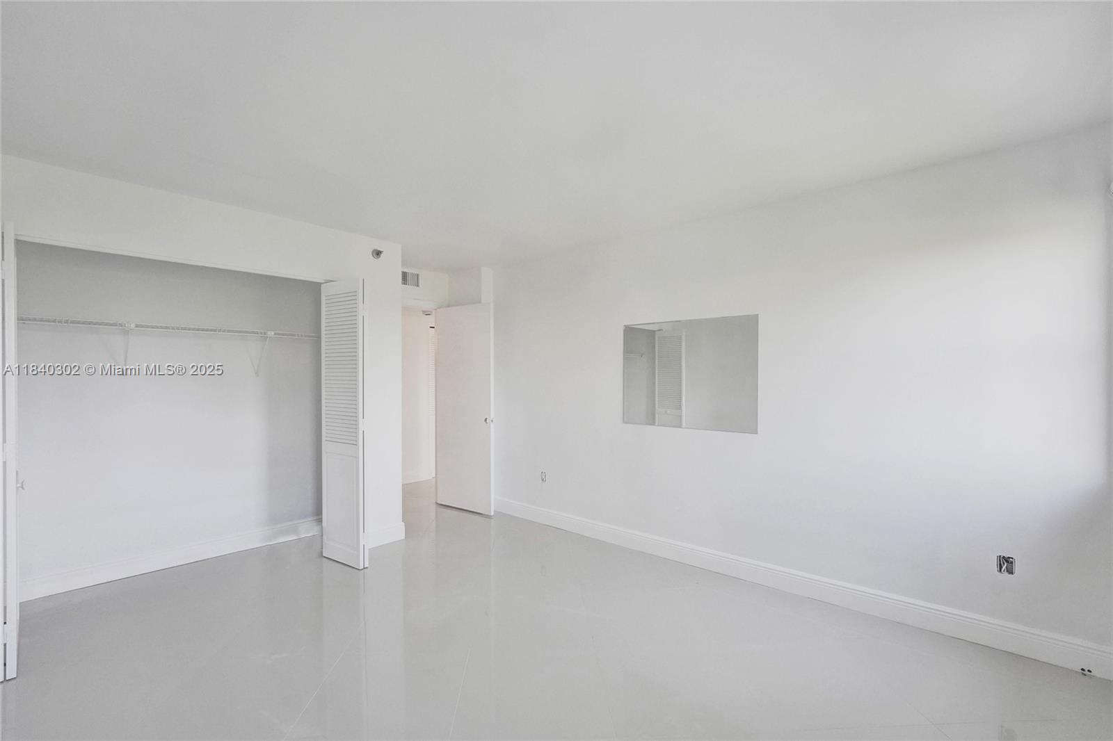 SUMMIT CONDO - Residential