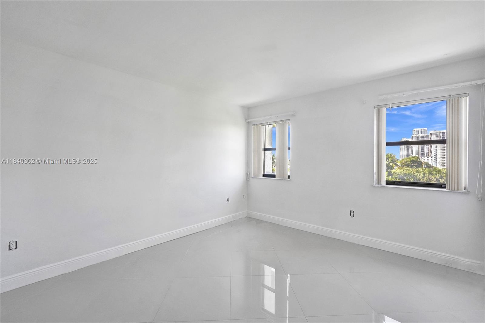 SUMMIT CONDO - Residential