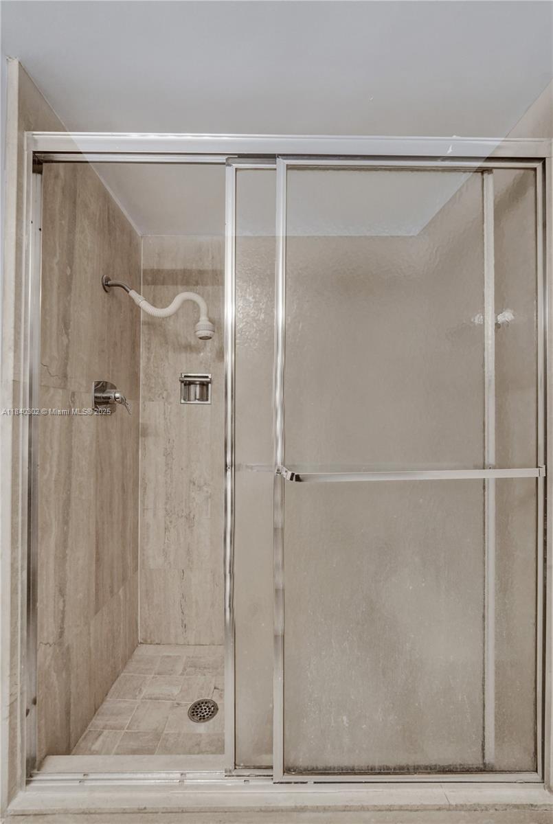 SUMMIT CONDO - Residential