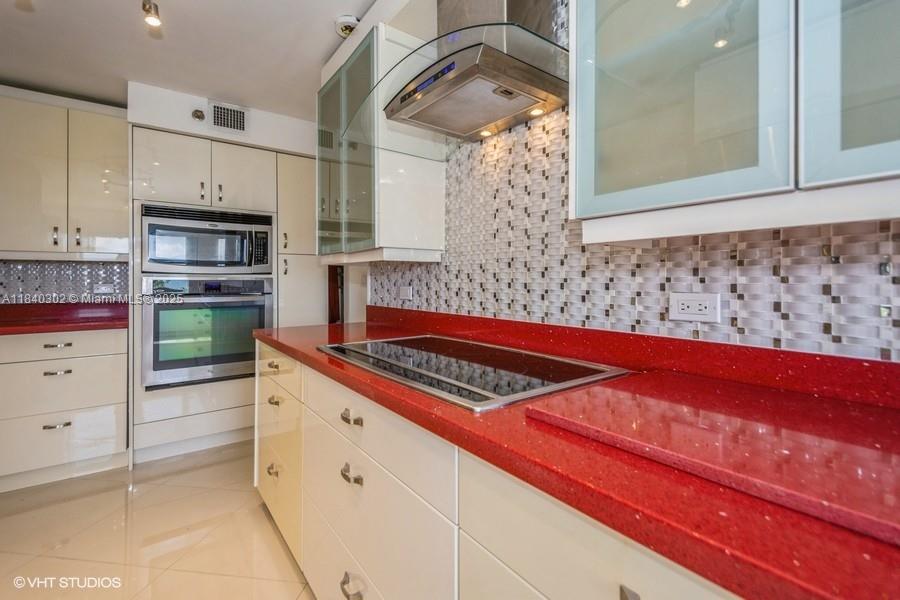 SUMMIT CONDO - Residential