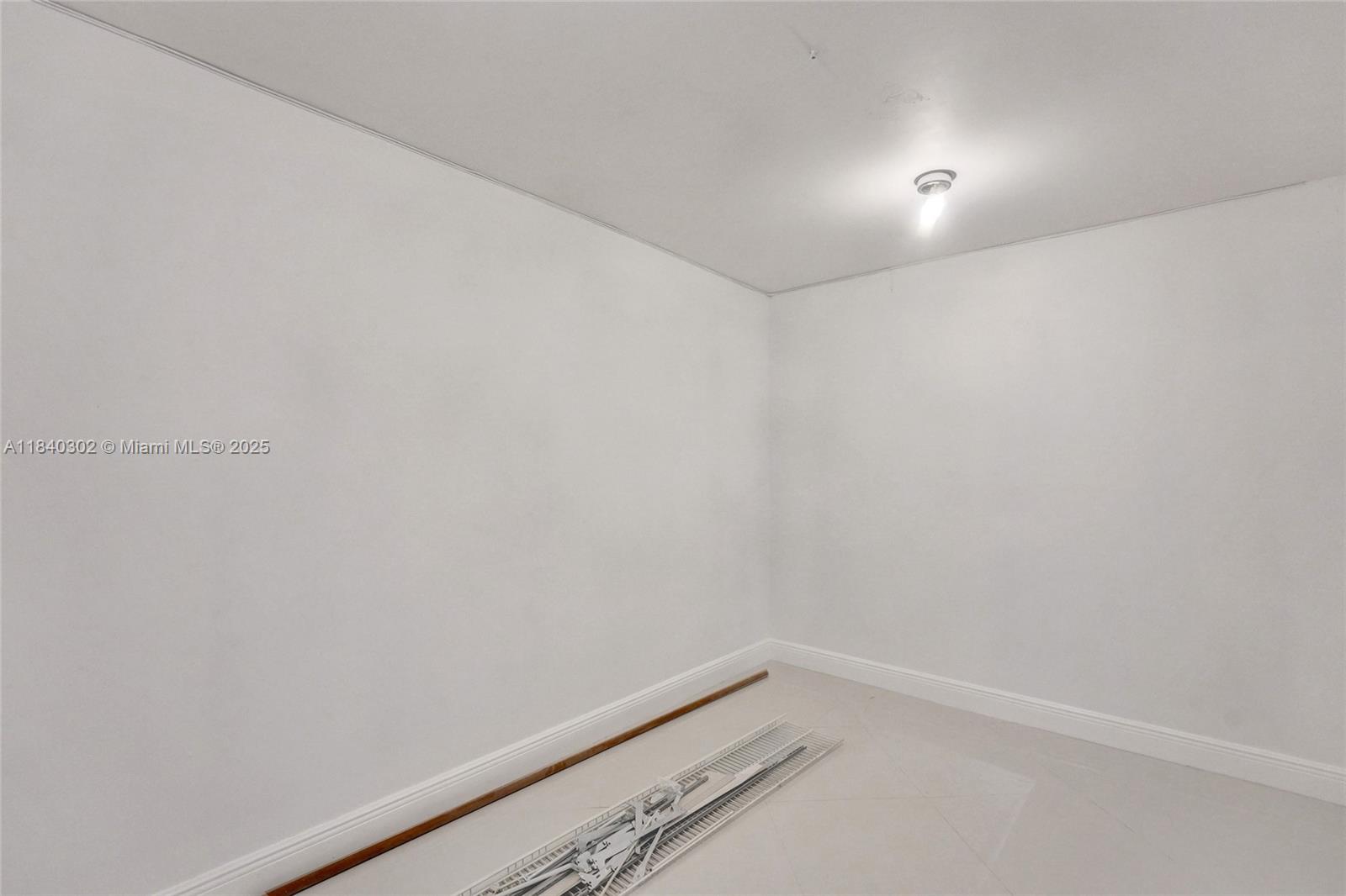 SUMMIT CONDO - Residential