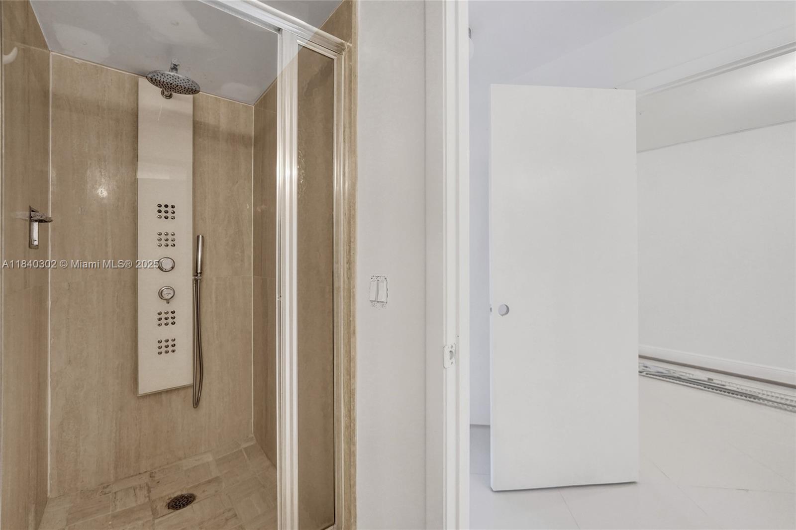 SUMMIT CONDO - Residential