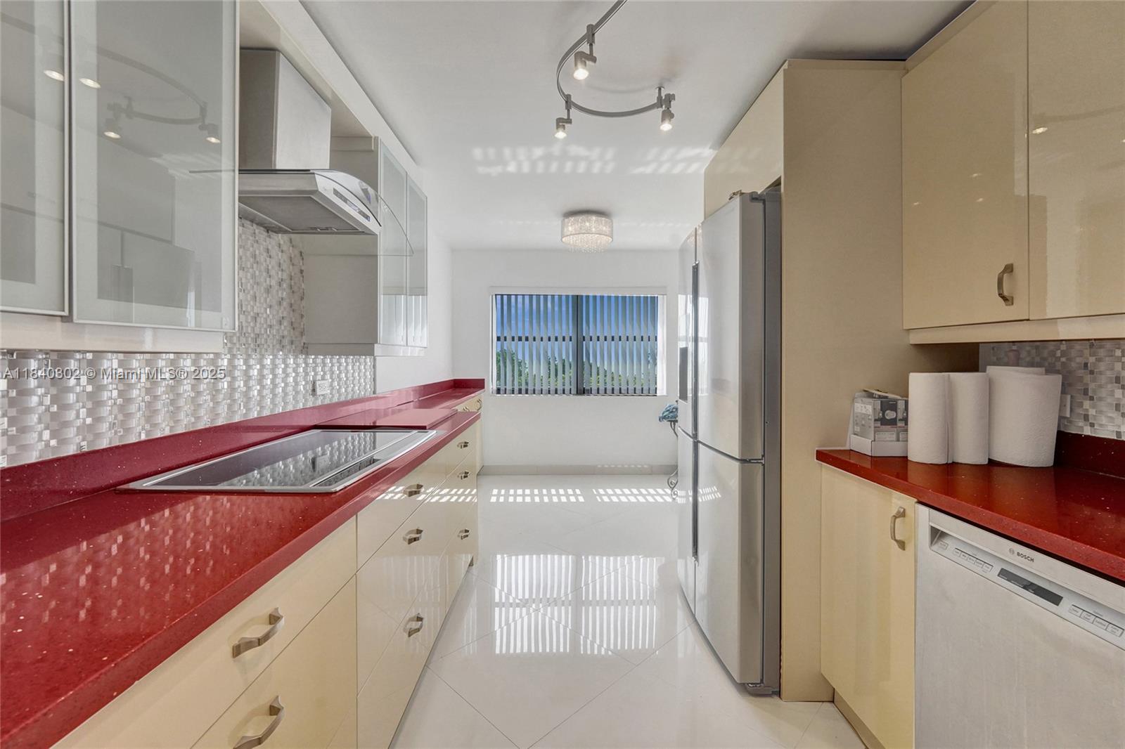 SUMMIT CONDO - Residential