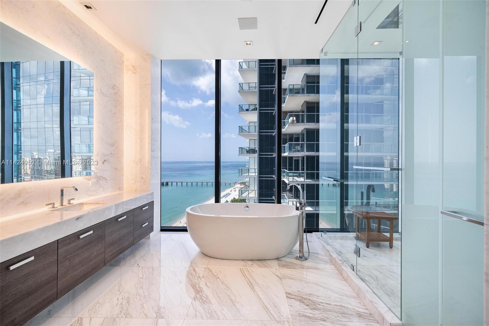 MUSE CONDO - Residential