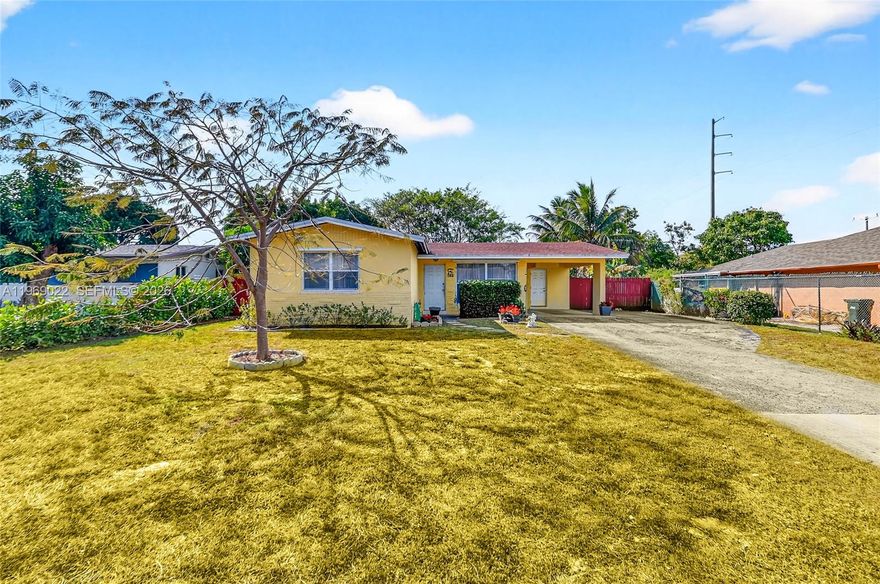Prime location in Delray Beach, just one block from the Avenue.  This iconic Florida home features a fully fenced backyard with ample space for a pool or future addition.  Move-in ready and full of potential, it's ideal for investors or homeowners looking to renovate or build new in a highly desirable area.

Join us for an open house this Sunday from 12-2pm - come see the possibilities for yourself!