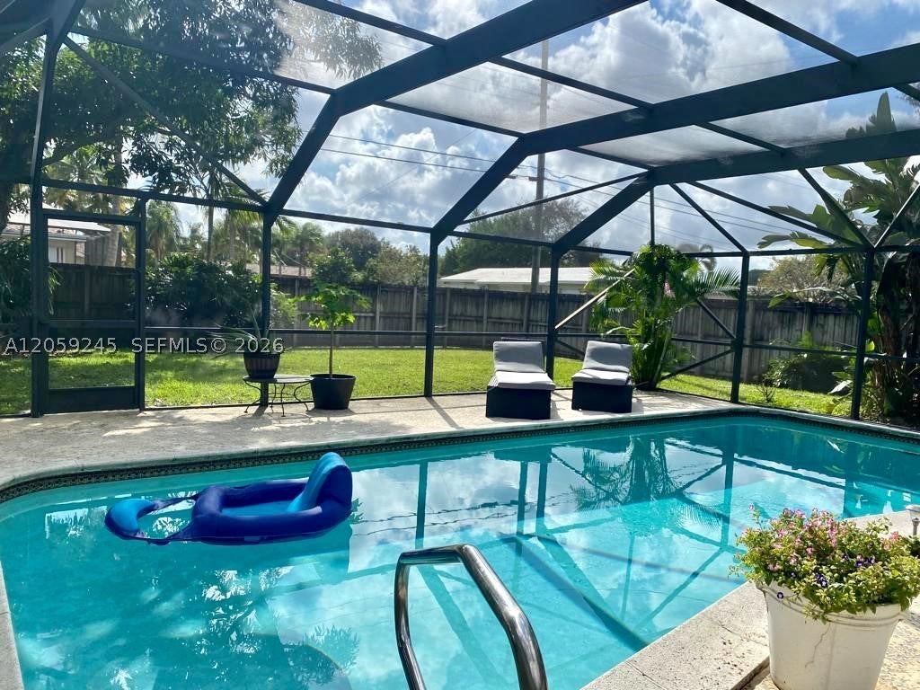 Photo of 4116 Taft St, Hollywood, FL 33021 (MLS # A12059245)
