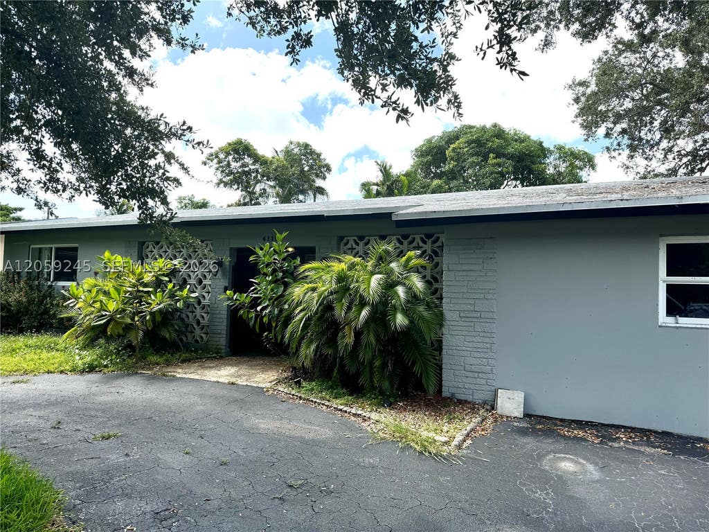 Photo of 4116 Taft St, Hollywood, FL 33021 (MLS # A12059245)