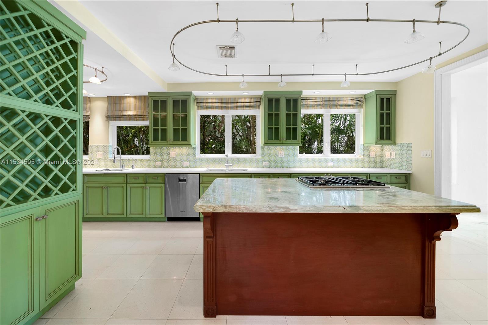 SAN MARINO ISLAND - Residential