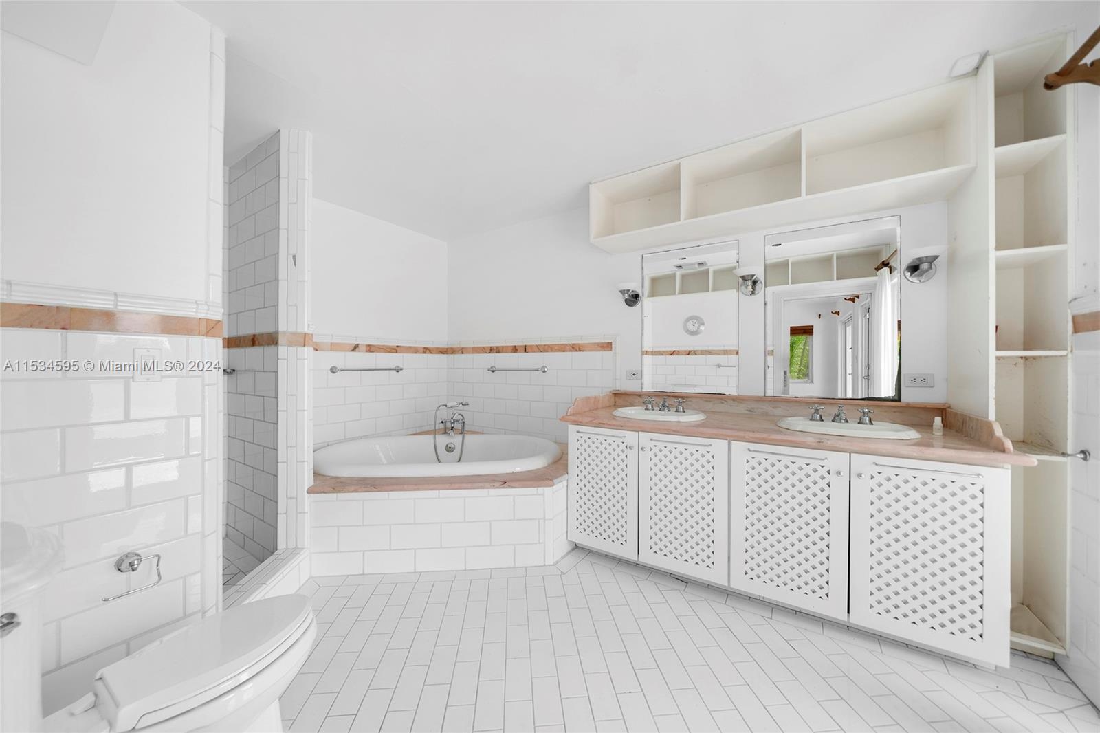 SAN MARINO ISLAND - Residential