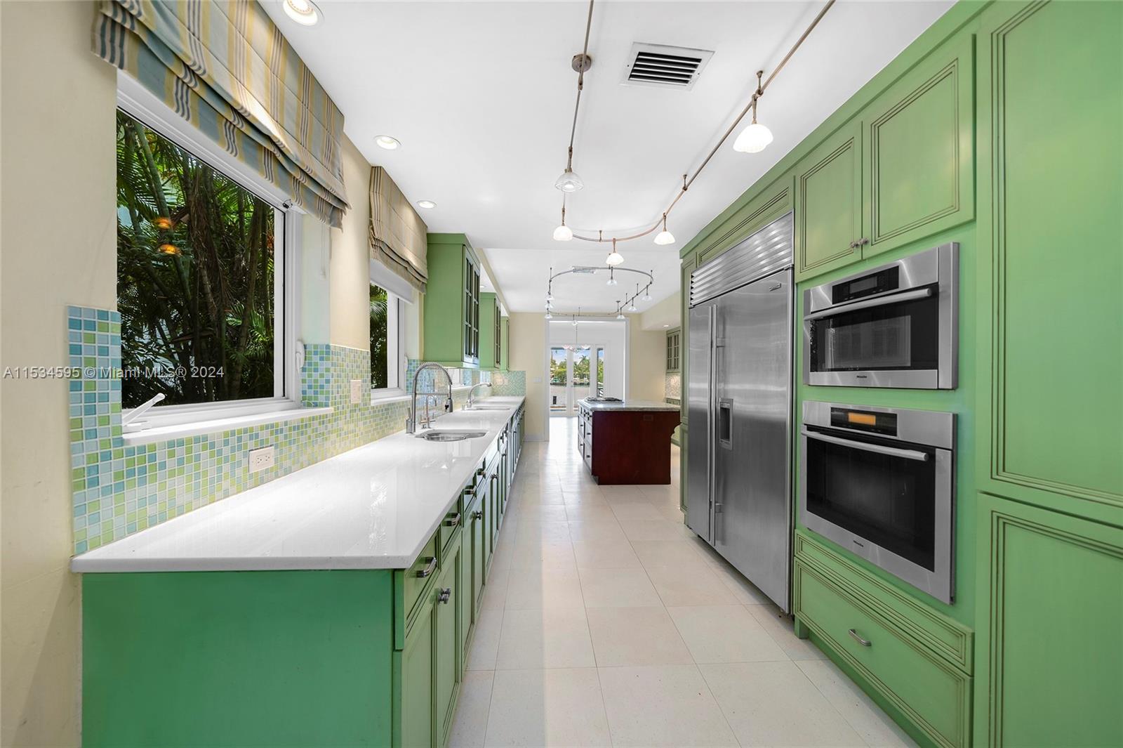 SAN MARINO ISLAND - Residential