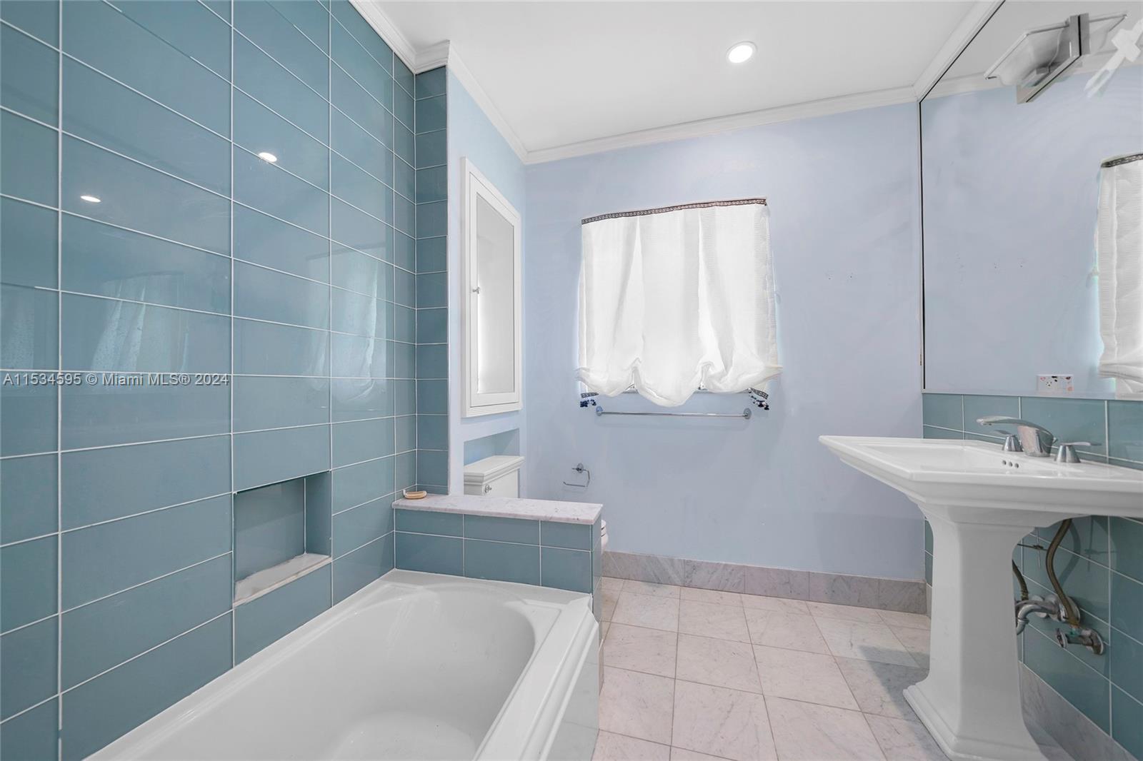 SAN MARINO ISLAND - Residential