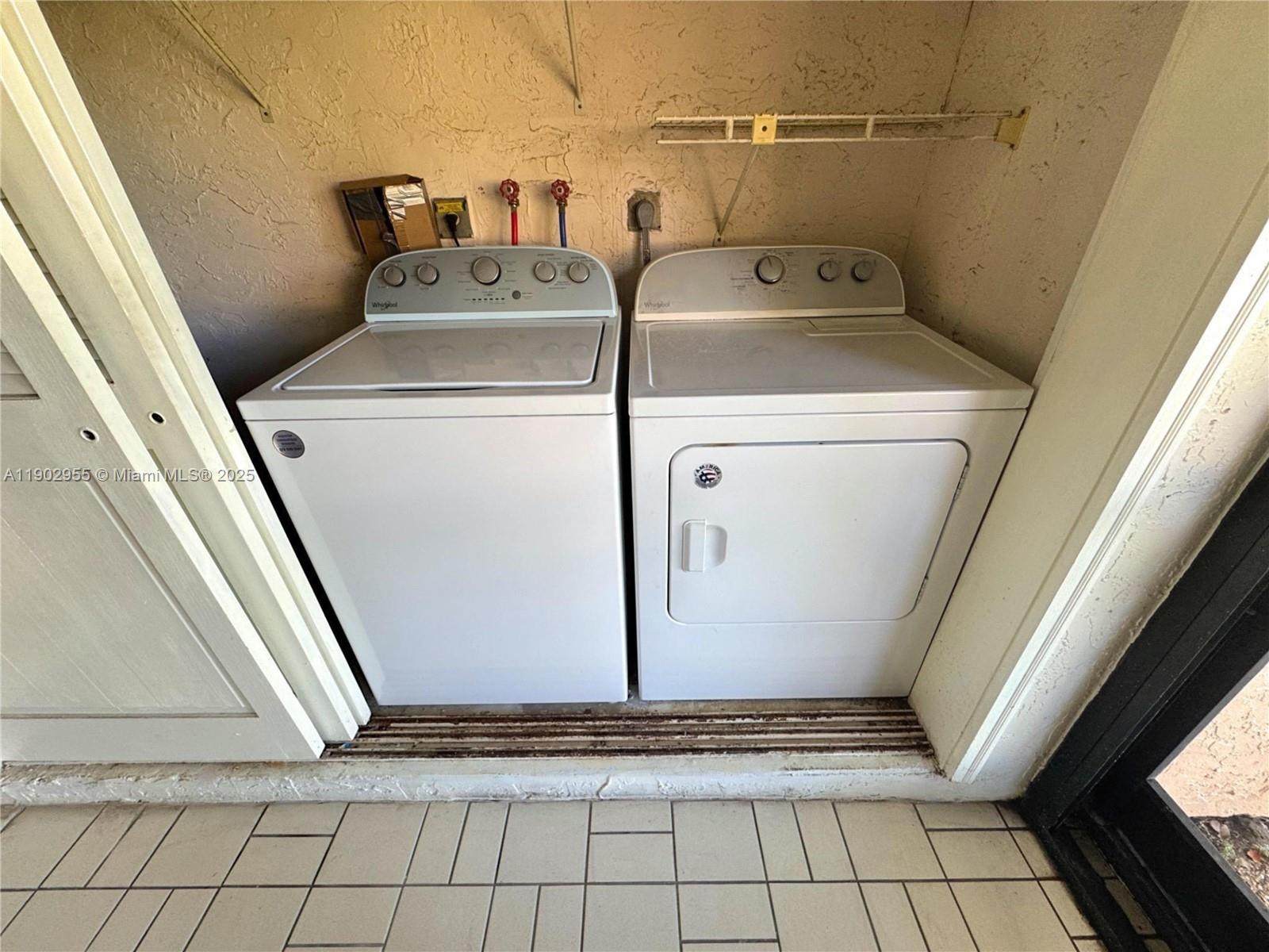 APPLEWOOD VILLAGE 1-C CON - Residential Lease