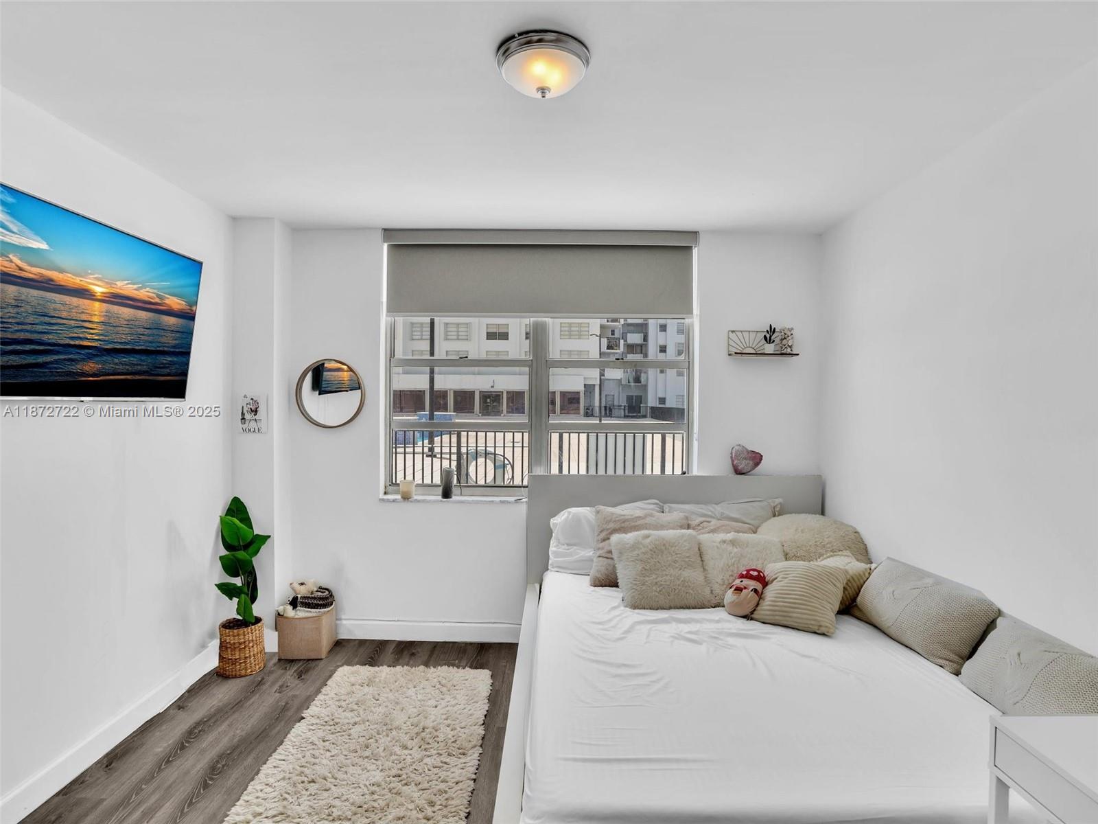 COMMODORE PLAZA CONDO - Residential