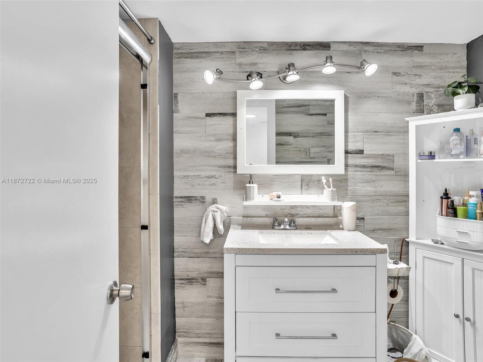 COMMODORE PLAZA CONDO - Residential